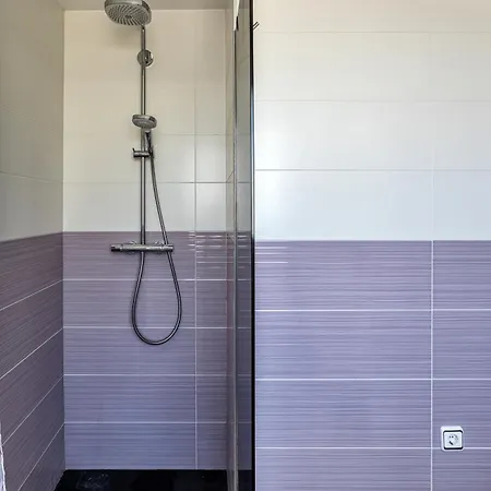 De Luxe A Vue Villa *
