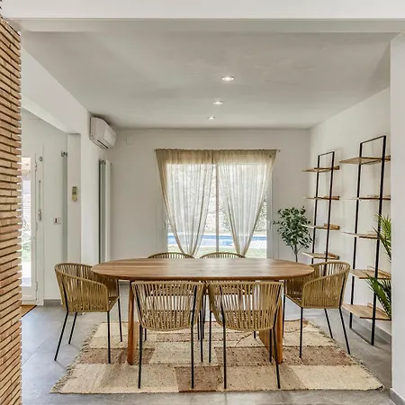 De Luxe A Vue Villa *