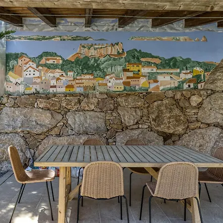 De Luxe A Vue Villa *
