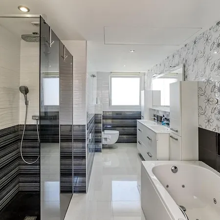 De Luxe A Vue Villa